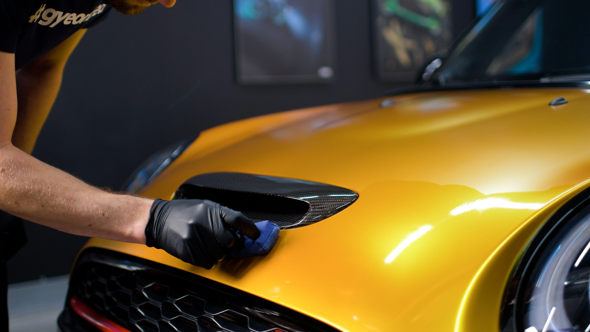Application d'une protection céramique GYEON sur une carrosserie