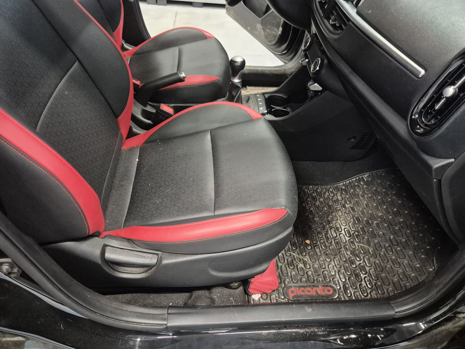 Kia Picanto, sièges avant, avant